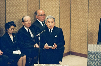 写真：天皇陛下からのおことば