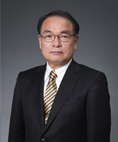 出口 利定 先生