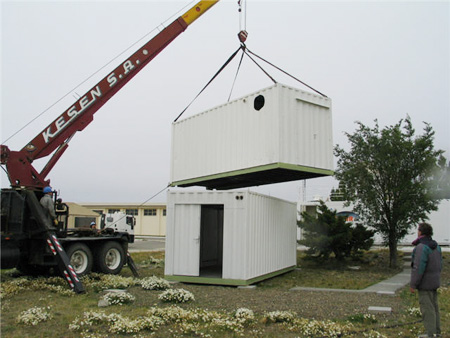 ミリ波観測用のコンテナハウス