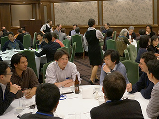 9th JFFoS：Prof. Yoshihisa joins in casual conversation with participants