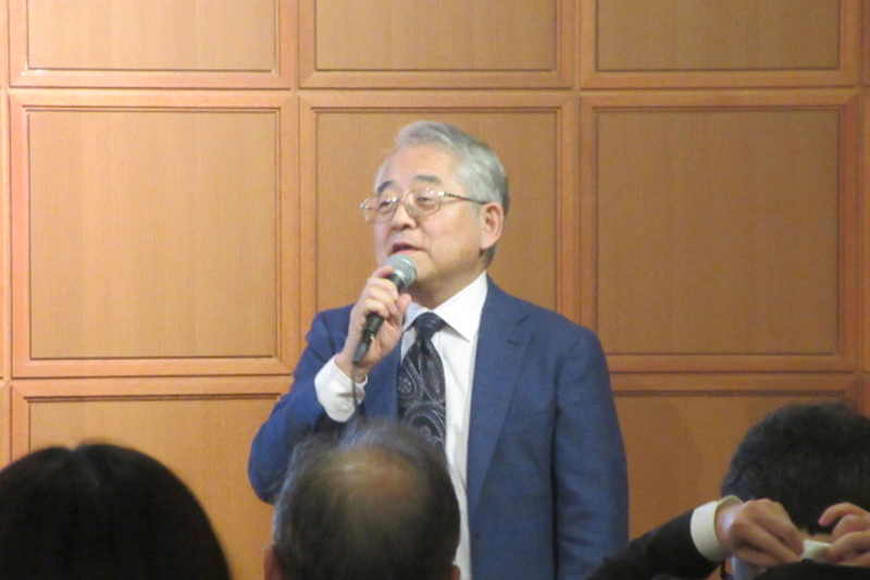 開会挨拶をする杉野理事長