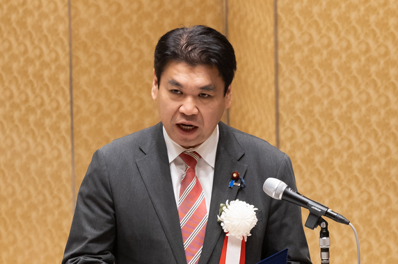 祝辞を述べる松本洋平文部科学大臣