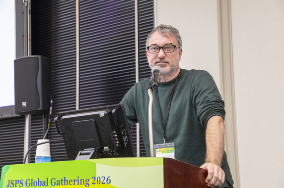 Associate Prof. Paul HAIMES (GLA, Ritsumeikan Univ.) giving a le