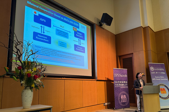 二国間の共同研究・セミナーを紹介する原口希日本学術振興会国際事業部参事