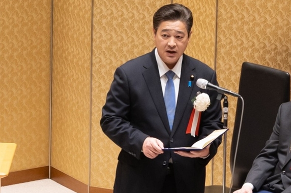 松本洋平文部科学大臣の祝辞を代読する清水真人文部科学大臣政務官