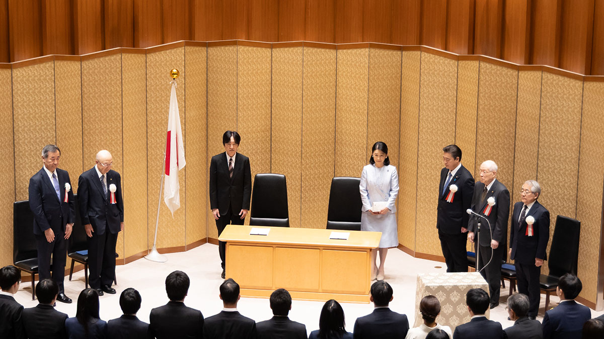 日本学術振興会賞並びに日本学士院学術奨励賞授賞式にご臨席される秋篠宮皇嗣同妃両殿下