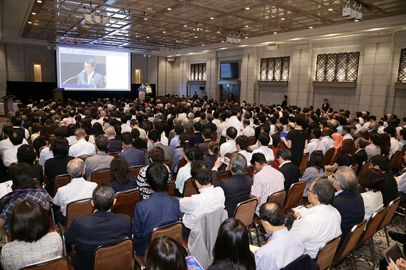 Photo of a symposium session
