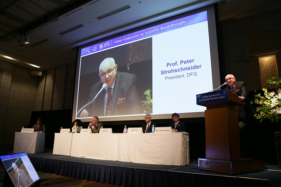 Photo of a symposium session
