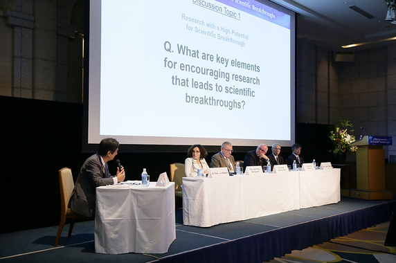 Photo of a symposium session