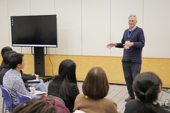 グループディスカッションでのハント博士