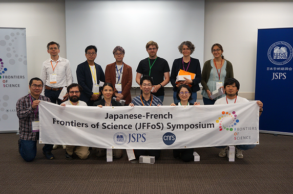 Japanese and French participants pose for a group photo.