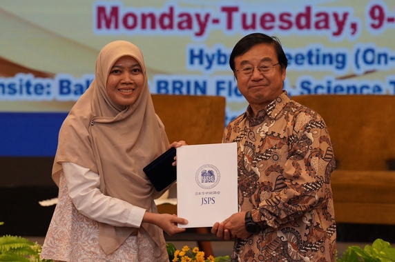 JSPS RONPAKU Medal award