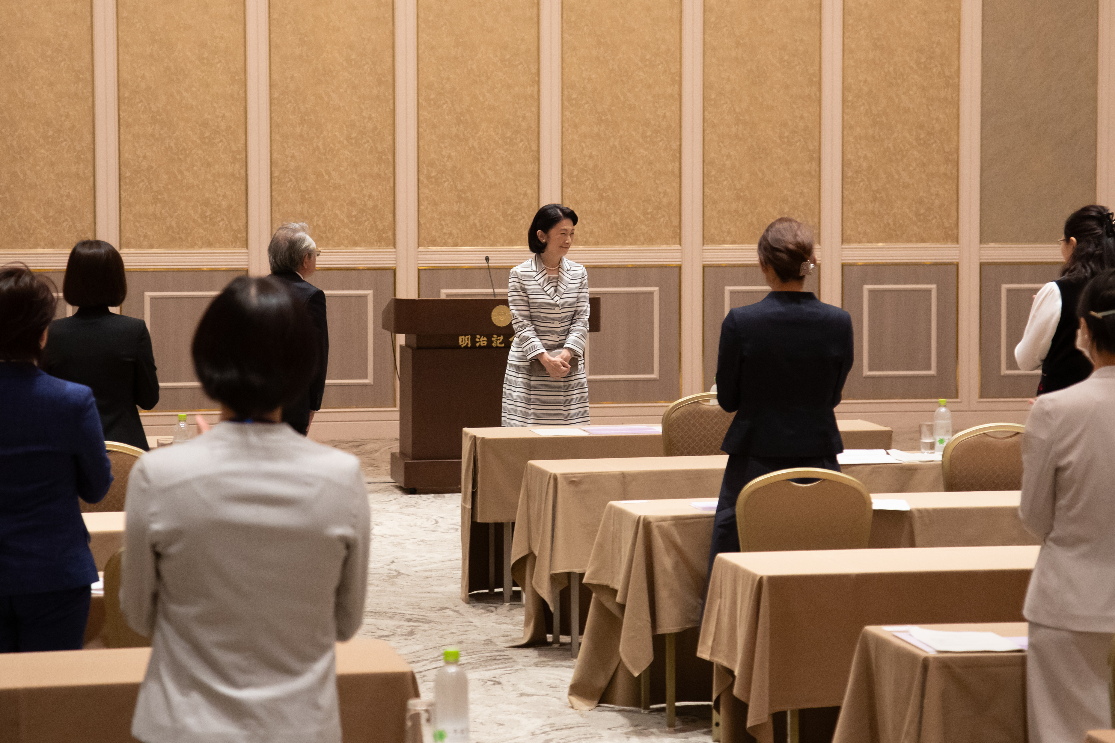 会場に到着された秋篠宮皇嗣妃殿下のお写真