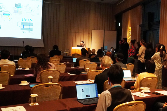 Flash Talk - 1分間で自身の研究を紹介する参加者