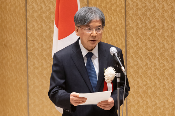 清水孝雄選考委員会委員長の審査経過報告