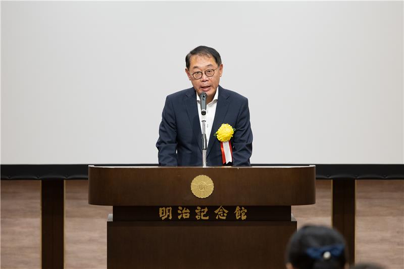 来賓のご挨拶をする増子宏文部科学事務次官