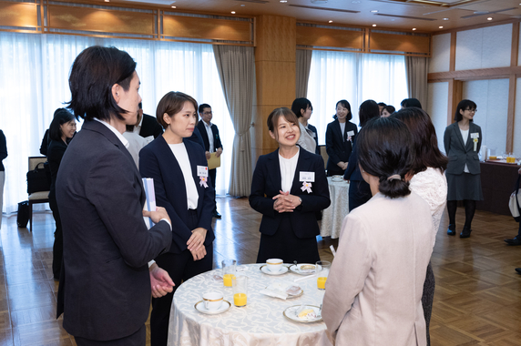 交流・情報交換を行う参加者