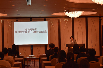 RPD採用経験者の講演（横浜国立大学　教育学部　小沢　奈々　准教授）の写真